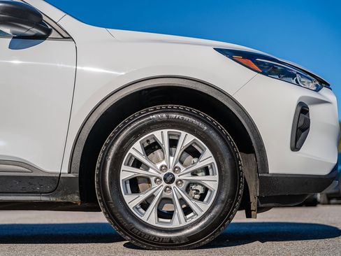 Certified 2025 Ford Escape Active image 9