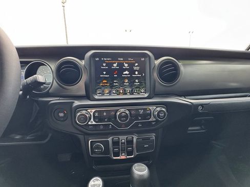Used 2023 Jeep Gladiator Sport AWD/4WD image 30
