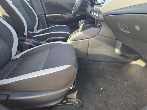 Used 2021 Nissan Versa SV image 16