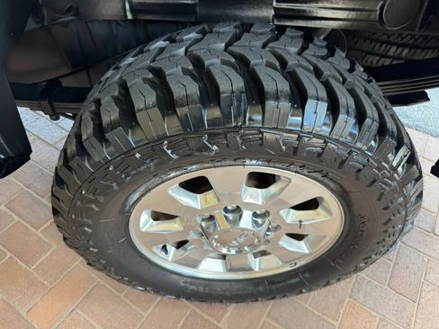 Used 2011 GMC Sierra 2500 Denali w/ Suspension Package, Off-Road AWD/4WD image 12