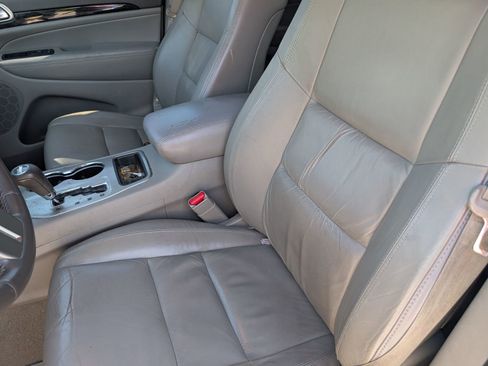 Used 2013 Jeep Grand Cherokee Laredo image 6