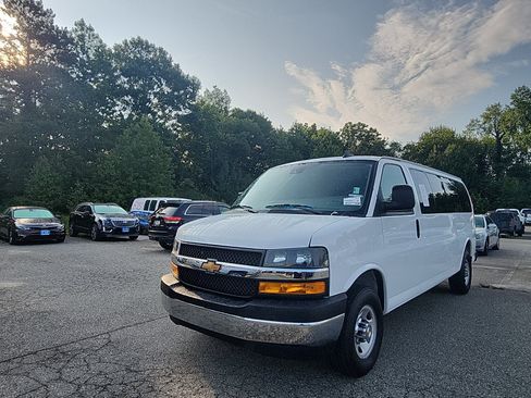 Used 2025 Chevrolet Express 3500 LT w/ LT Preferred Equipment Group RWD image 1