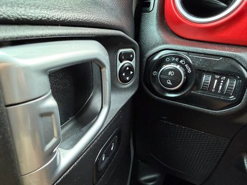 Used 2020 Jeep Gladiator Rubicon AWD/4WD image 22