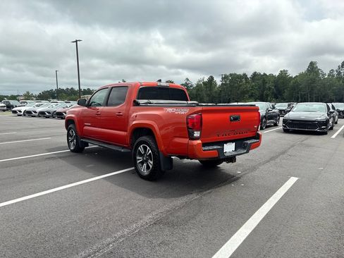 Used 2018 Toyota Tacoma TRD Sport AWD/4WD image 3