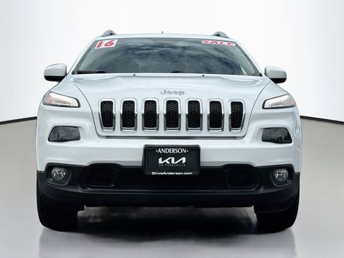 Used 2016 Jeep Cherokee Latitude w/ Cold Weather Group AWD/4WD image 2