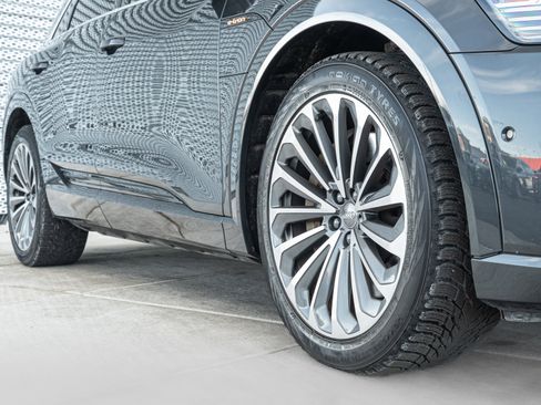 Used 2019 Audi e-tron Prestige w/ Prestige Package image 32