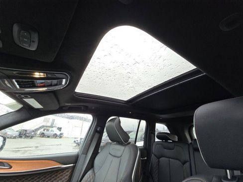 New 2025 Jeep Grand Cherokee Summit image 25