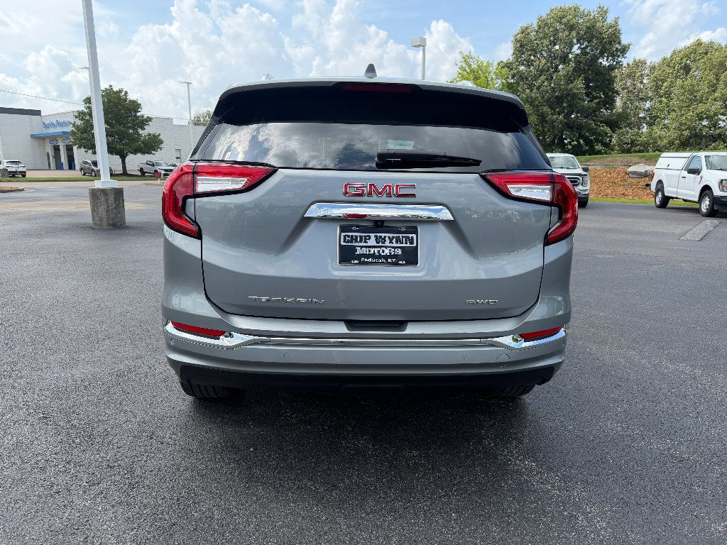 Used 2024 GMC Terrain Denali w/ Denali Premium Package AWD/4WD image 6