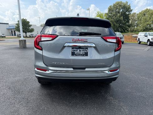 Used 2024 GMC Terrain Denali w/ Denali Premium Package AWD/4WD image 6