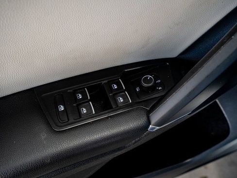 Used 2020 Volkswagen Tiguan SE w/ Panoramic Sunroof Package image 32