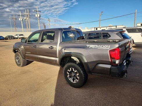 Used 2019 Toyota Tacoma TRD Off-Road image 5