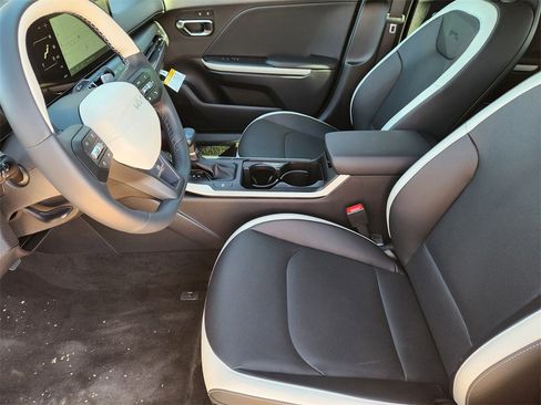 New 2025 Kia K4 GT-Line image 9