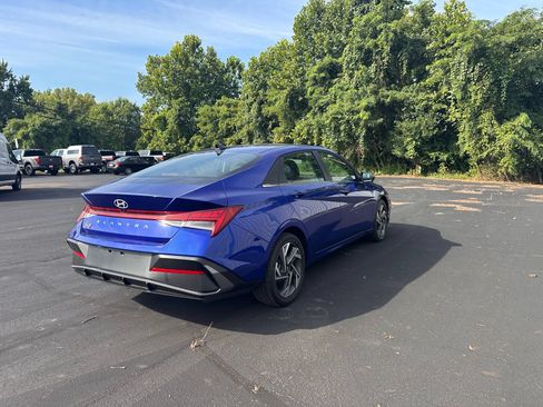 Used 2025 Hyundai Elantra SEL FWD image 4