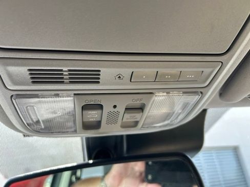 Used 2016 Honda Pilot Touring image 26
