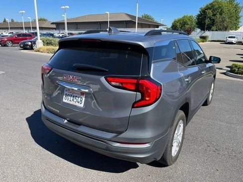 Used 2019 GMC Terrain SLE w/ Driver Convenience Package FWD image 4