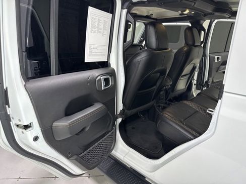 Used 2021 Jeep Gladiator Overland image 19