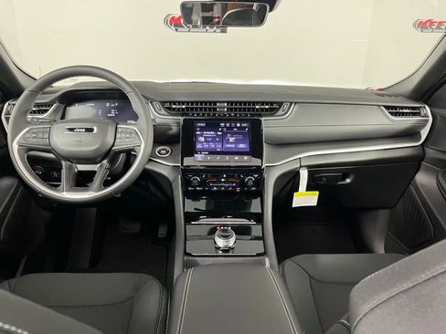 New 2025 Jeep Grand Cherokee Laredo X w/ Luxury Tech Group I image 13