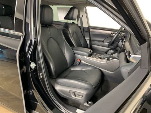 Used 2023 Toyota Highlander Limited image 41