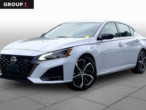 Used 2024 Nissan Altima 2.5 SR FWD image 1