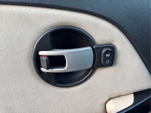 Used 2005 Chevrolet Equinox LS w/ Preferred Equipment Group image 24