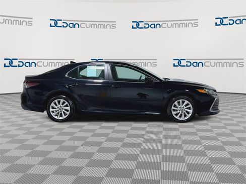 Used 2022 Toyota Camry LE image 9