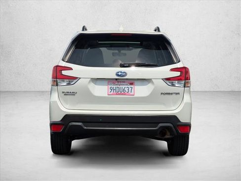 Used 2023 Subaru Forester Premium image 6
