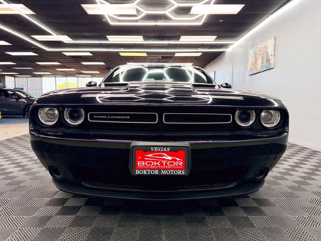 Used 2016 Dodge Challenger SXT RWD image 3