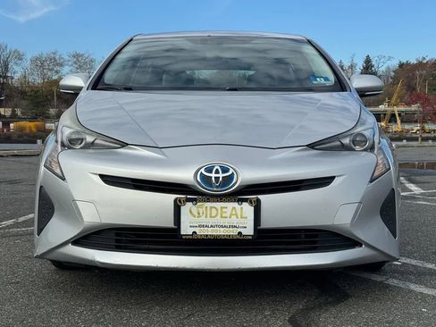Used 2016 Toyota Prius Three Touring image 2