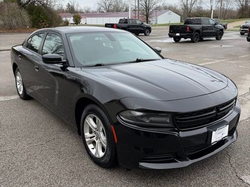 Used 2019 Dodge Charger SXT image 4
