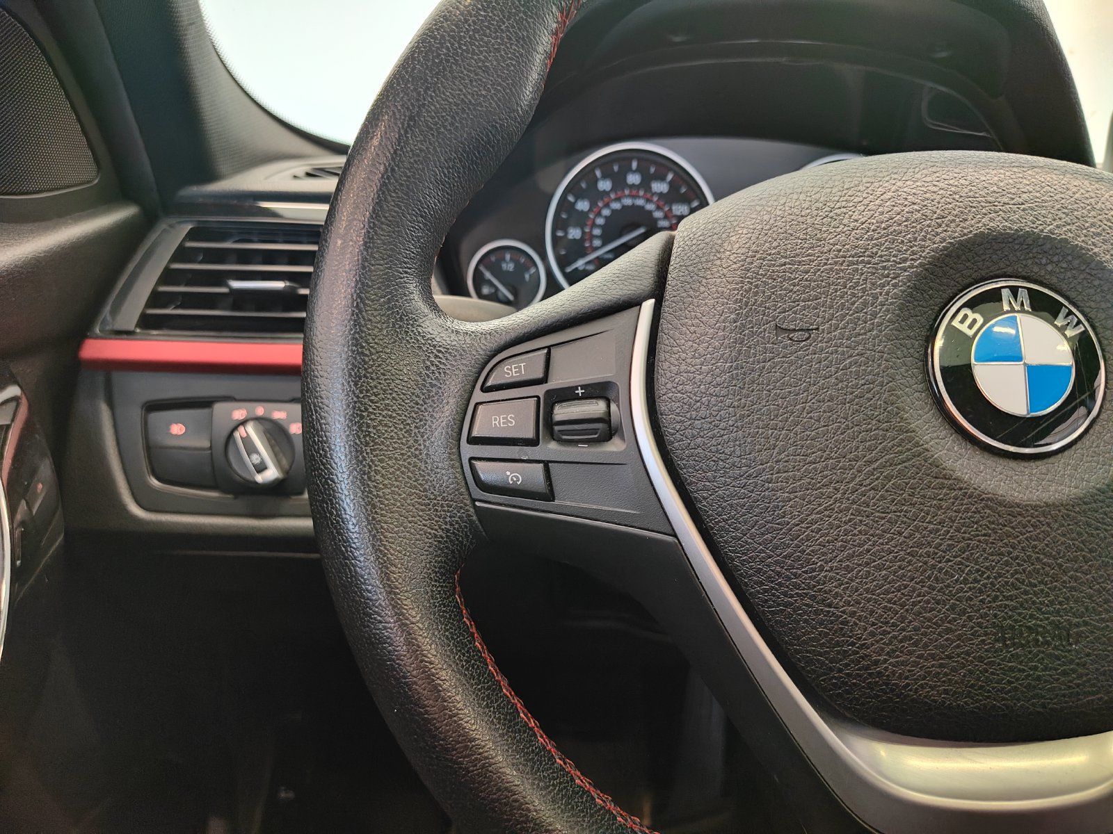 Used 2014 BMW 328i xDrive Sedan AWD/4WD image 11