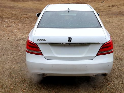 Used 2016 Hyundai Equus Signature image 4