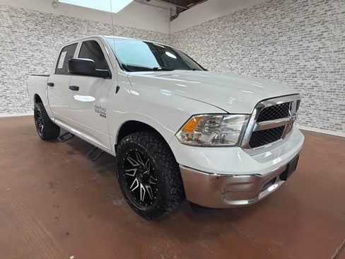 Used 2022 RAM 1500 Classic SLT AWD/4WD image 9