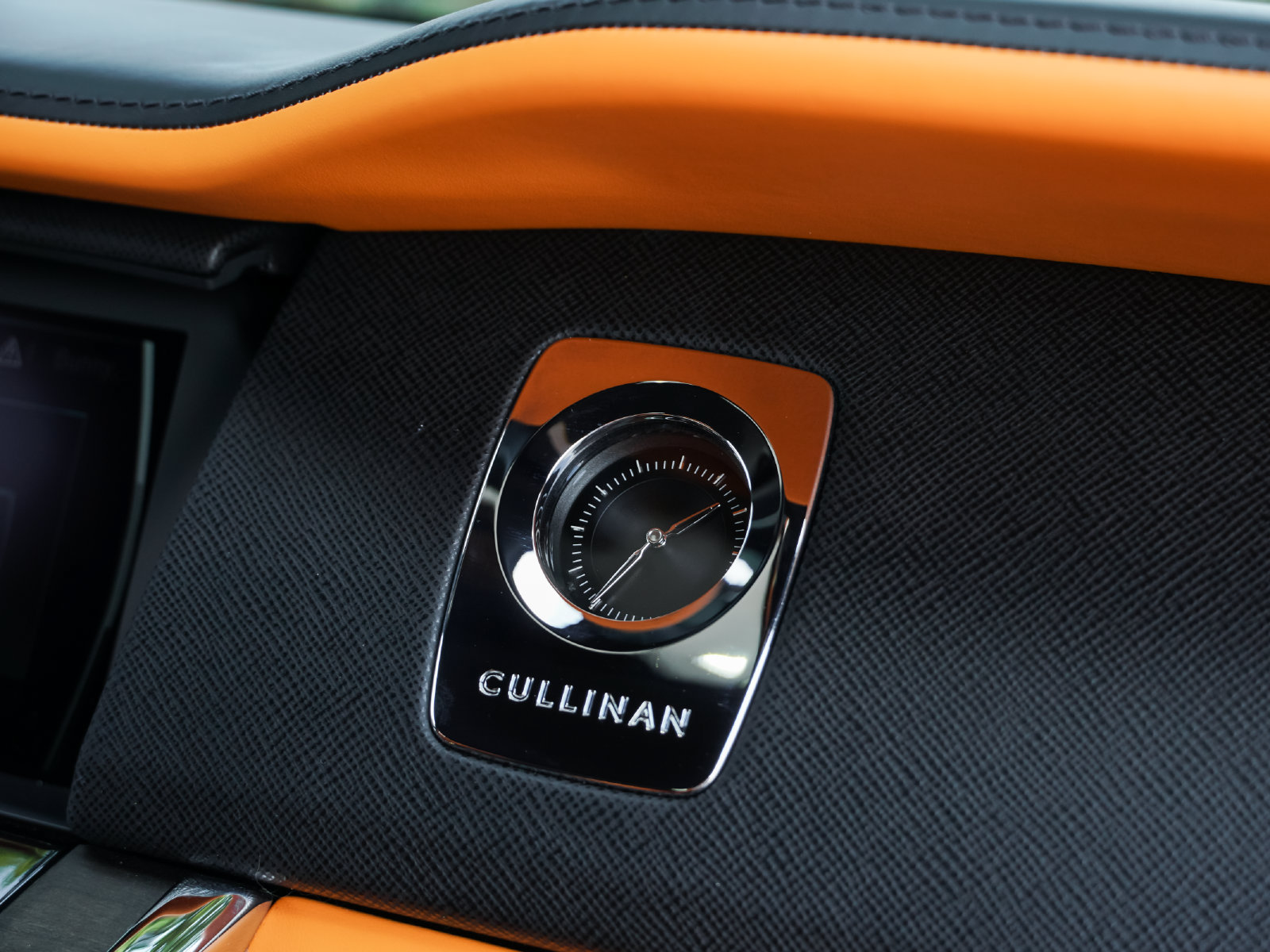 Certified 2022 Rolls-Royce Cullinan w/ Cullinan Package AWD/4WD image 15