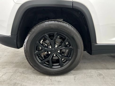 Used 2024 Jeep Grand Cherokee Altitude AWD/4WD image 59