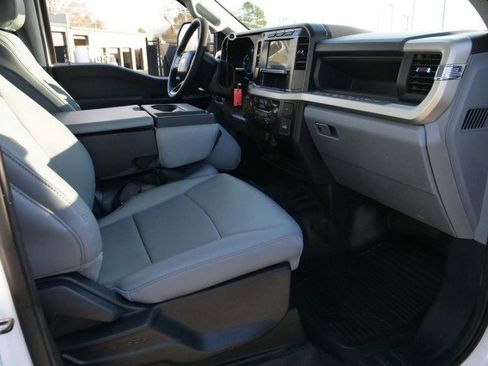 Used 2024 Ford F550 XL DRW 4X4 / V8 Diesel / Paylo image 36