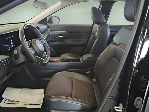 Used 2025 Nissan Kicks SR AWD/4WD image 5