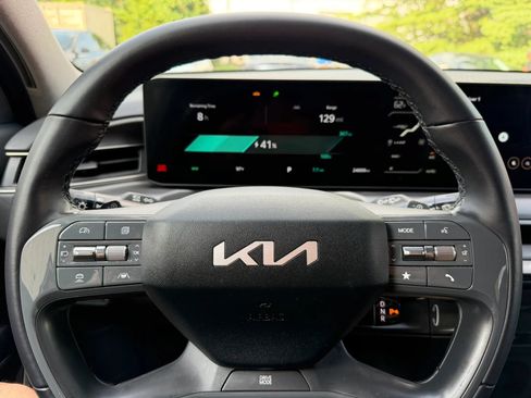 Used 2024 Kia EV9 Light Long Range RWD image 24