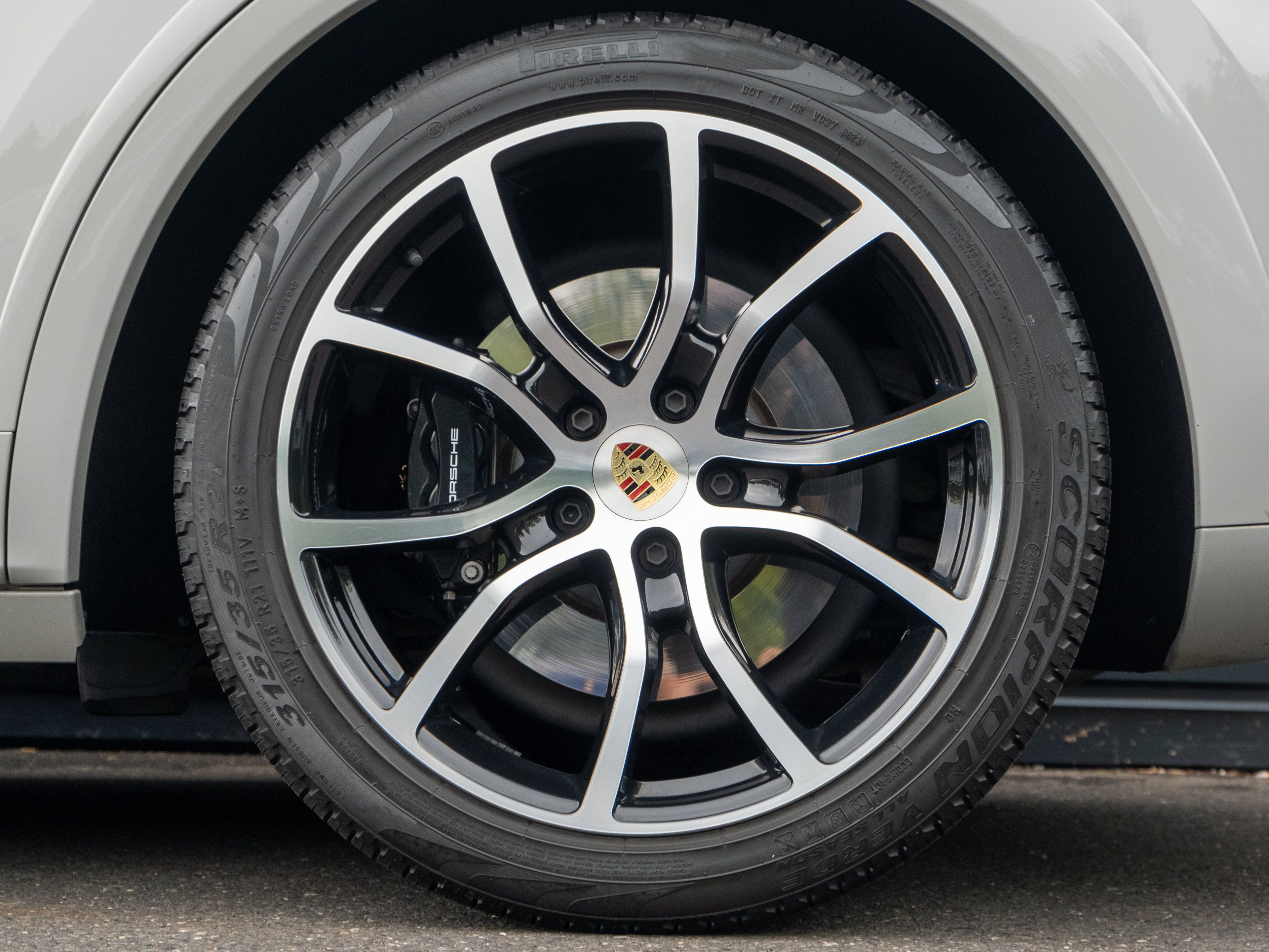 Certified 2023 Porsche Cayenne Turbo AWD/4WD image 13