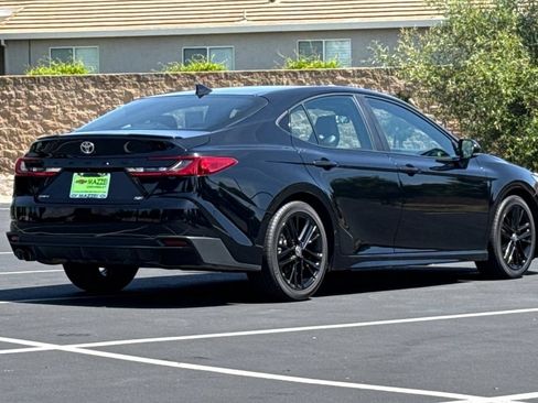 Used 2025 Toyota Camry SE FWD image 11