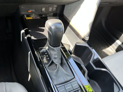 Used 2025 Toyota Camry XLE FWD image 30