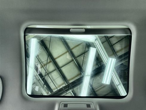 Used 2016 Volkswagen Golf SE image 24