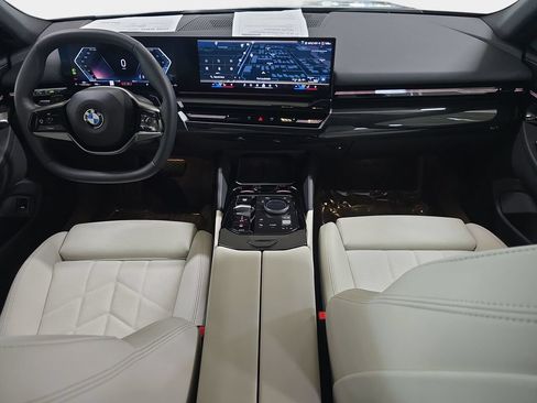 Used 2026 BMW 530i RWD image 12