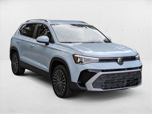 New 2025 Volkswagen Taos SE image 9