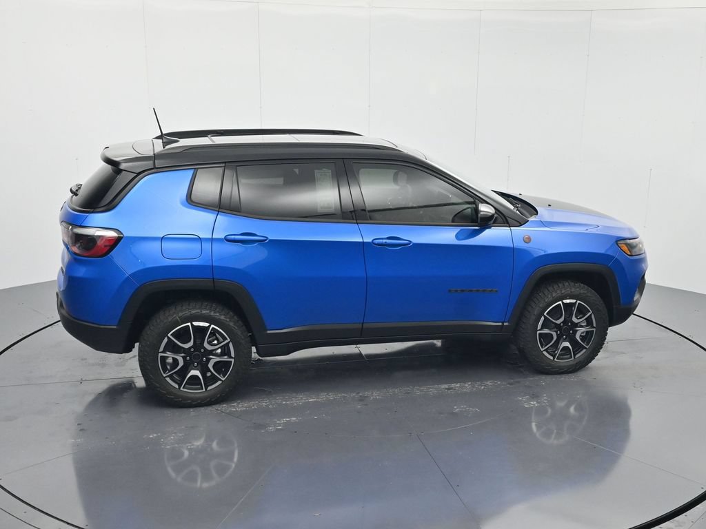 New 2026 Jeep Compass Trailhawk w/ Sun, Sound & Navigation Group AWD/4WD image 33