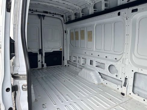 Used 2023 Ford Transit 250 148 High Roof Extended image 7