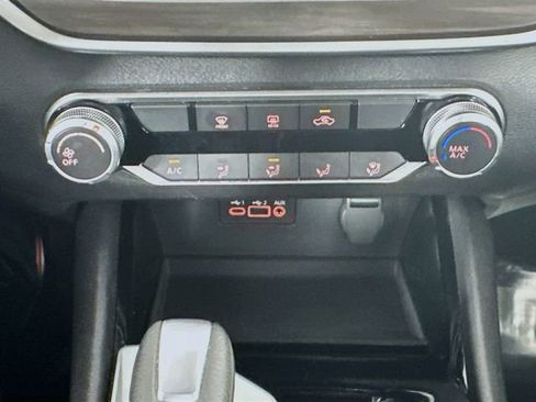 Used 2024 Nissan Altima 2.5 SV image 16