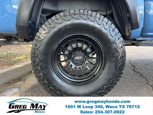 Used 2019 Toyota Tacoma TRD Off-Road AWD/4WD image 9