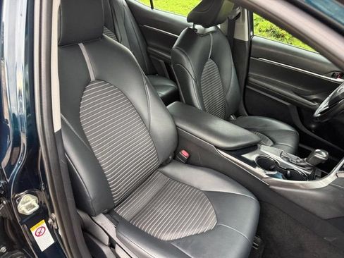 Used 2018 Toyota Camry SE FWD image 11