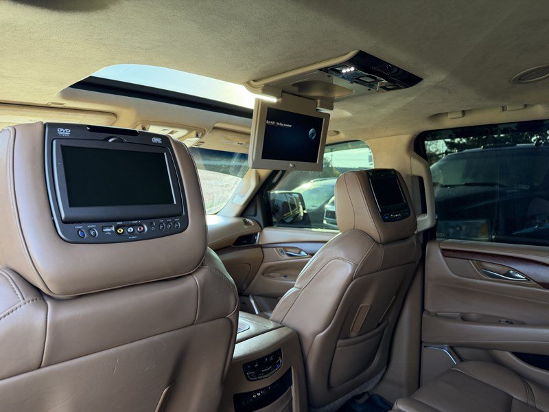 Used 2015 Cadillac Escalade Platinum AWD/4WD image 14
