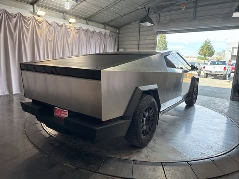 Used 2024 Tesla Cybertruck AWD Crew Cab image 11